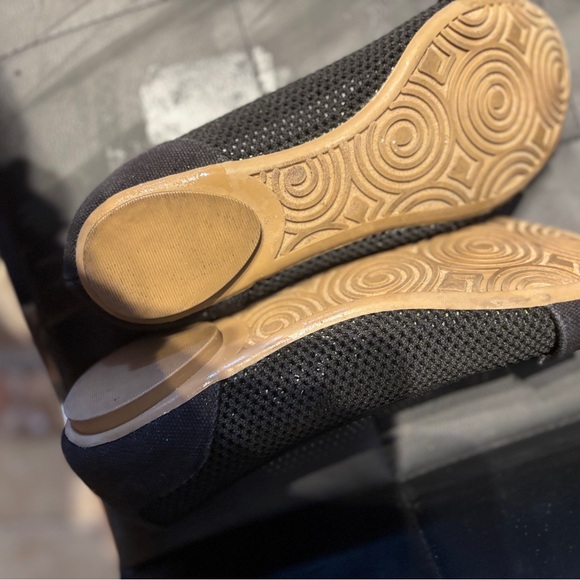 Dr Scholl size 8 flats. Comfortable and cool. Great to wear with anything. - Picture 6 of 6